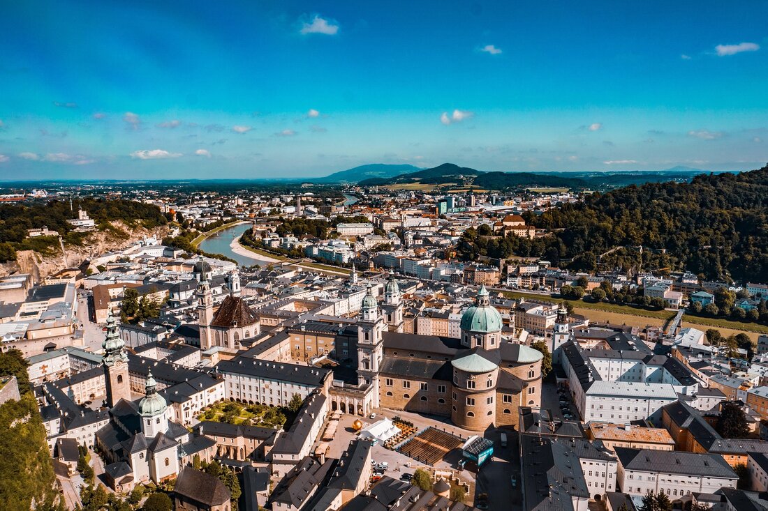 Servicefahrzeug im Stadtgebiet Salzburg